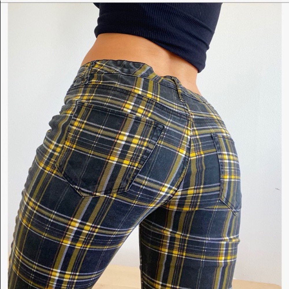 YELLOW AND BLACK TARTEN PLAID SKINNY LEG PANTS